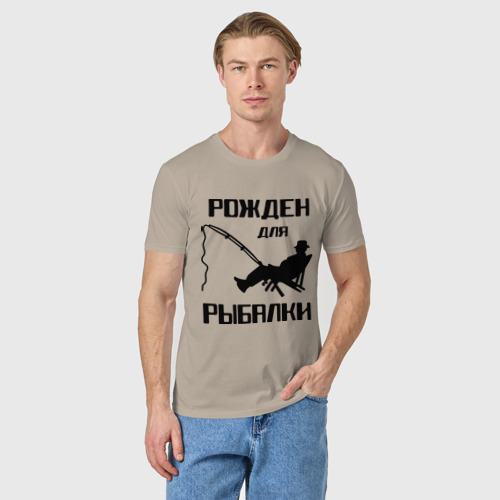 Мужская футболка хлопок с принтом Рожден для рыбалки, фото на моделе #1