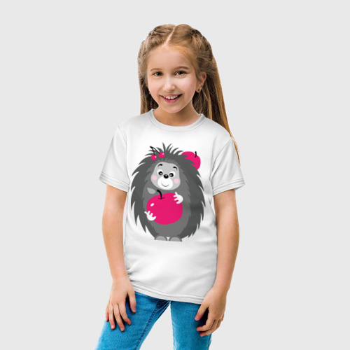 Детская футболка хлопок с принтом Ёжик держит яблоко, вид сбоку #3