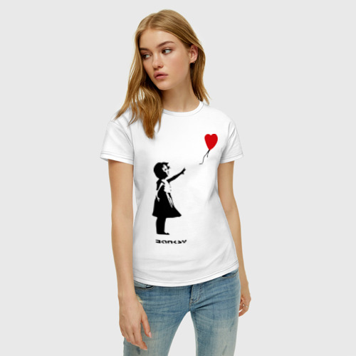 Женская футболка хлопок с принтом Девочка с шариком-сердечком, фото на моделе #1