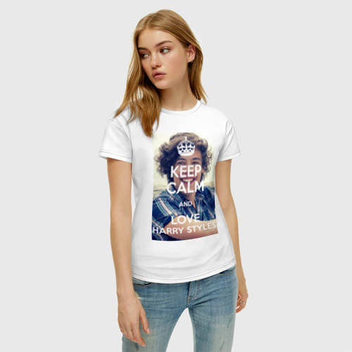 Женская футболка хлопок с принтом Keep calm and love Harry Styles, фото на моделе #1