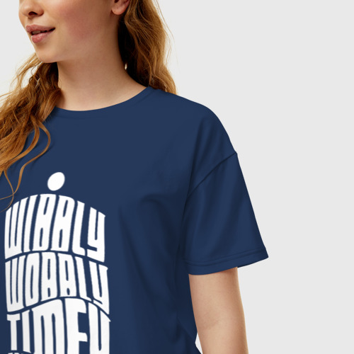 Женская футболка oversize с принтом Talk Whovian To Me, фото на моделе #1