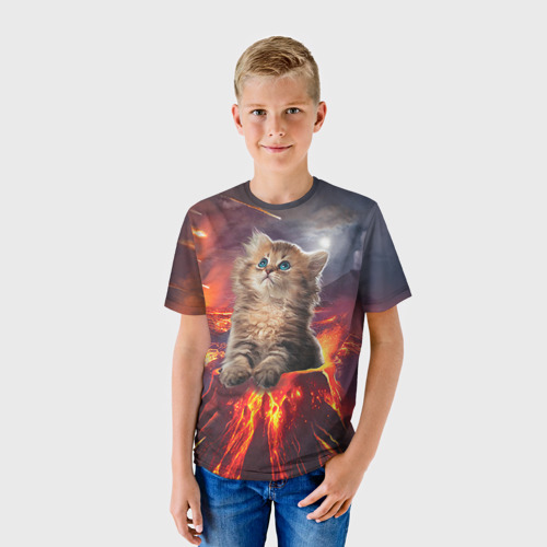 Детская футболка 3D с принтом Кот на вулкане, фото на моделе #1
