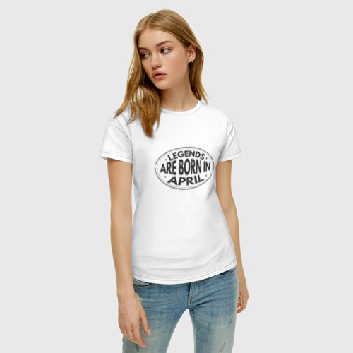 Женская футболка с принтом Легенды рождаются в Апреле, фото на моделе #1