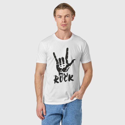 Мужская футболка хлопок с принтом Черная рок коза, фото на моделе #1