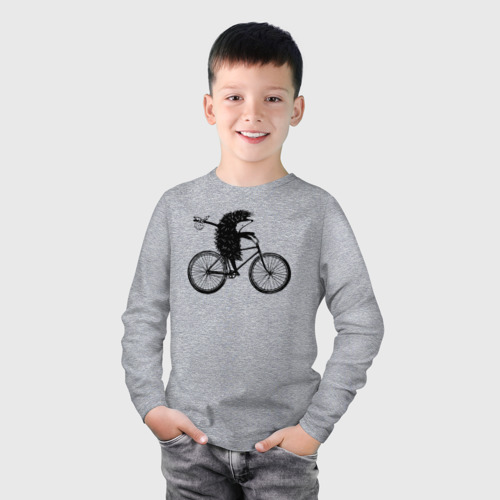 Детский лонгслив хлопок с принтом Ежик на велосипеде, фото на моделе #1