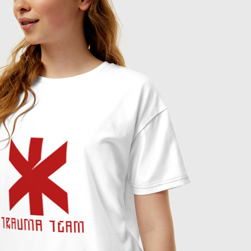 Женская футболка хлопок Oversize с принтом TRAUMA TEAM \ CYBERPUNK 2077, фото на моделе #1