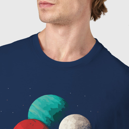 Мужская футболка хлопок с принтом Космонавт в космосе с планетам, фото #4