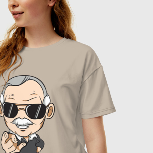 Женская футболка хлопок Oversize с принтом Stan Lee, фото на моделе #1