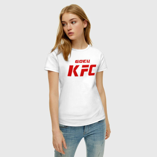 Женская футболка хлопок с принтом Боец KFC, фото на моделе #1