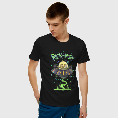 Мужская футболка с принтом Rick and Morty on a spaceship, фото на моделе #1