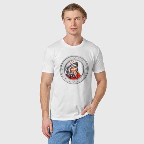 Мужская футболка хлопок с принтом Гагарин № 1, фото на моделе #1