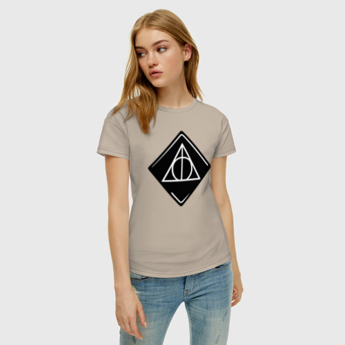 Женская футболка с принтом Deathly Hallows, фото на моделе #1
