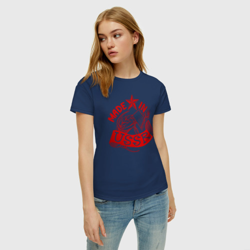 Женская футболка хлопок с принтом Сделано в СССР красный, фото на моделе #1