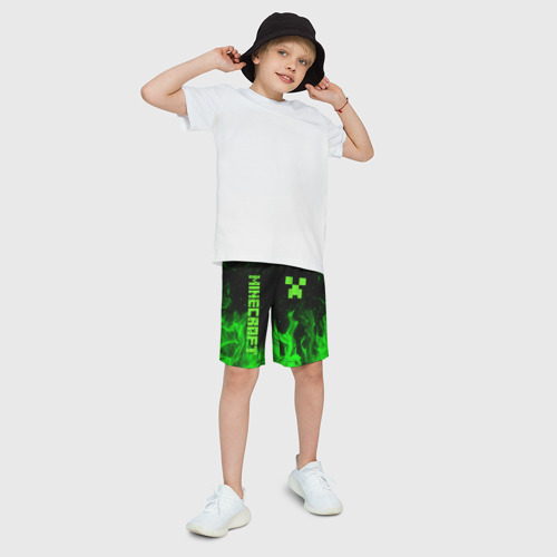 Детские спортивные шорты 3D с принтом MINECRAFT CREEPER, фото на моделе #1