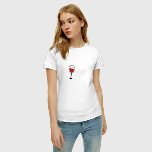 Женская футболка хлопок с принтом Бокал вина, фото на моделе #1