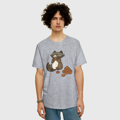 Мужская футболка хлопок Oversize с принтом Енот и печеньки, фото на моделе #1
