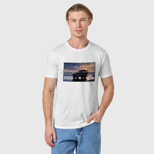 Мужская футболка хлопок с принтом Land Rover Defender на закате, фото на моделе #1