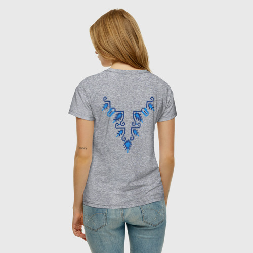 Женская футболка хлопок с принтом Славянский узор сине-голубой, вид сзади #2