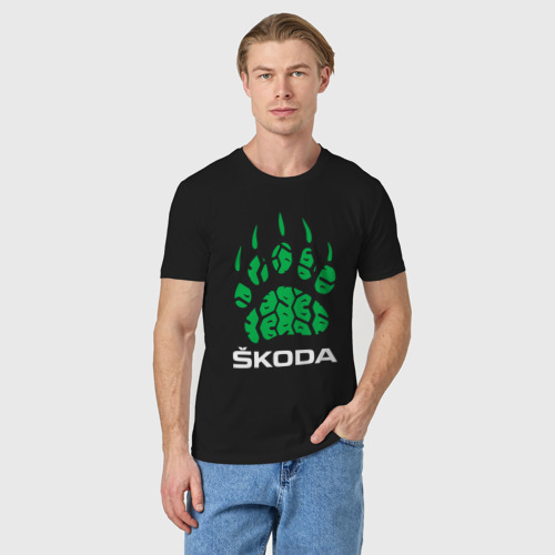 Мужская футболка хлопок с принтом Skoda Шкода хищник, фото на моделе #1