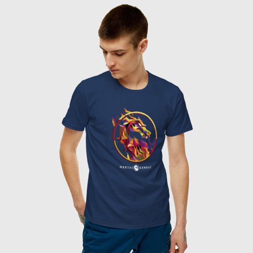 Мужская футболка с принтом Мортал Комбат Скорпион эмблема, фото на моделе #1