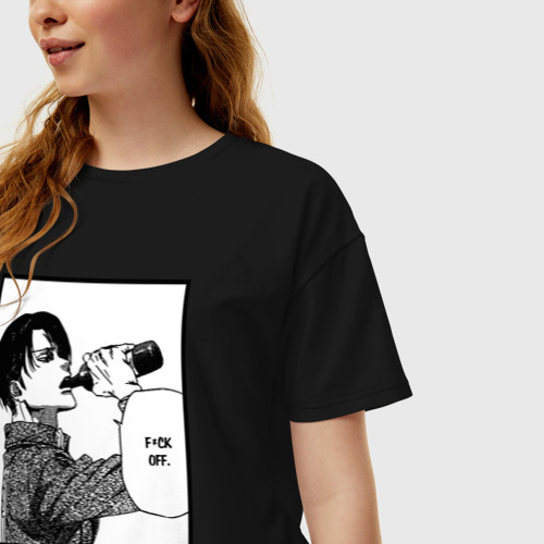Женская футболка oversize с принтом Атака титанов Леви пьет, фото на моделе #1