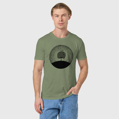 Мужская футболка хлопок с принтом Луна и дерево, фото на моделе #1