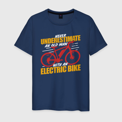 Мужская футболка хлопок с принтом Никогда не недооценивай олдмена с электрическим велосипедом, вид спереди #2