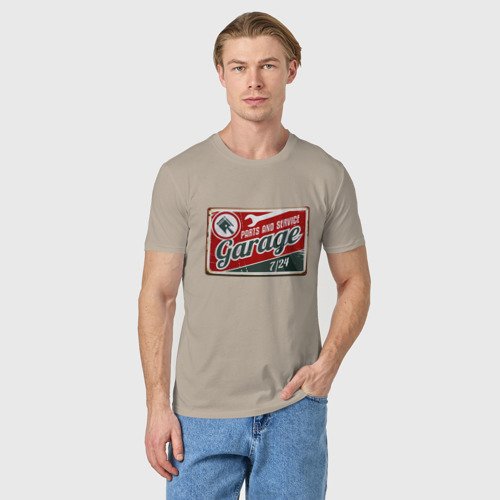 Мужская футболка хлопок с принтом Garage / Parts and Service, фото на моделе #1