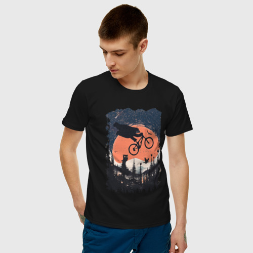 Мужская футболка с принтом Лунный Медведь Райдер, фото на моделе #1