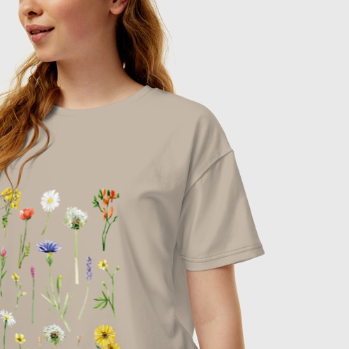 Женская футболка хлопок Oversize с принтом Акварельная иллюстрация полевых цветов, фото на моделе #1