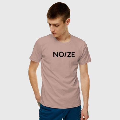 Мужская футболка с принтом No/ze, фото на моделе #1