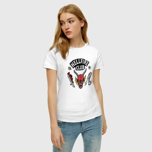 Женская футболка хлопок с принтом Hellfire Club Sticker  Stranger Things 4, фото на моделе #1