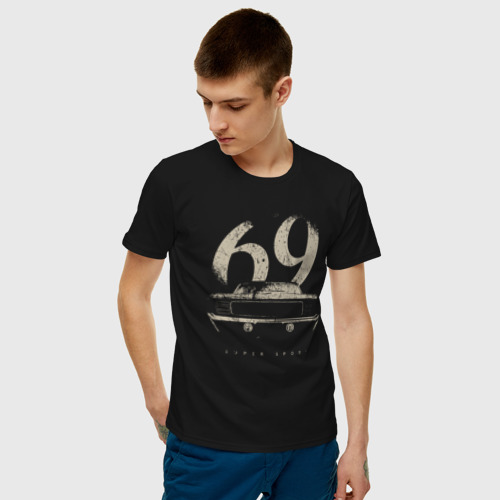 Мужская футболка с принтом Шевроле Камаро 69, фото на моделе #1