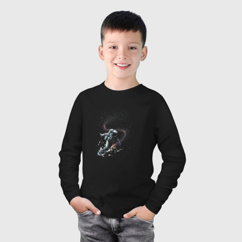 Детский хлопковый лонгслив с принтом Космический Сноубординг, фото на моделе #1