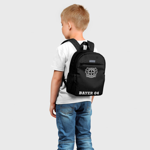 Детский рюкзак 3D с принтом Bayer 04 sport на темном фоне: символ, надпись, фото на моделе #1