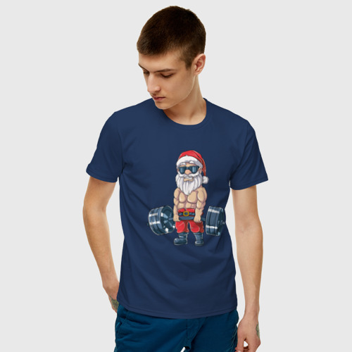 Мужская футболка с принтом Санта силач, фото на моделе #1