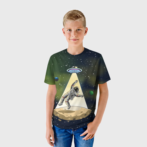 Детская футболка 3D с принтом НЛО похищает космонавта, фото на моделе #1