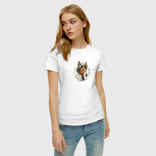 Женская футболка хлопок с принтом Басенджи в венке из цветов, фото на моделе #1